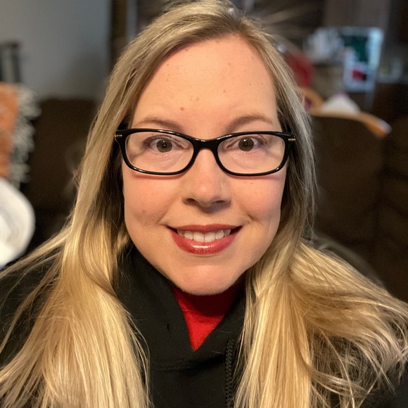 Meet your Posher, Lorie - Picture 2 of 2